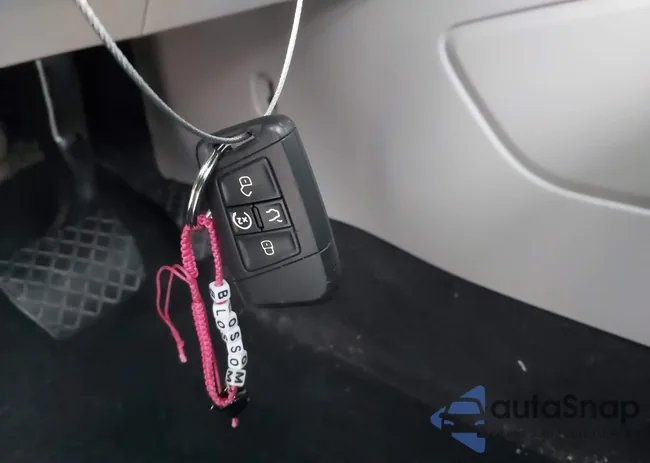 1V2MR2CA2JC502305: 43802926