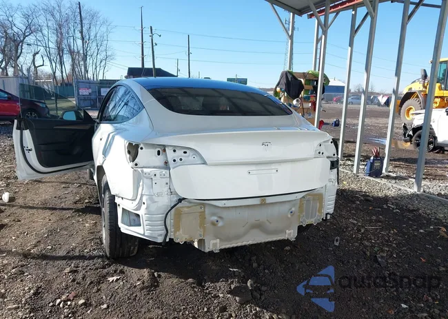 5YJ3E1EA1PF563835: 43803692