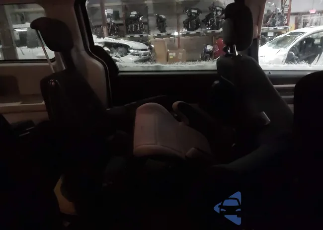 2D4RN4DE2AR327063: 43805243