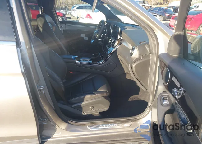 W1N0G8DB4MF972217: 43805429