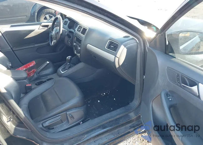 3VWDP7AJ8DM444059: 43804764