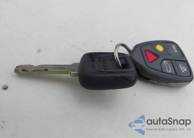 YV1SW61R412105454: 43804899