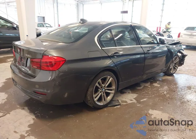 WBA8D9G36HNU65633: 43807158