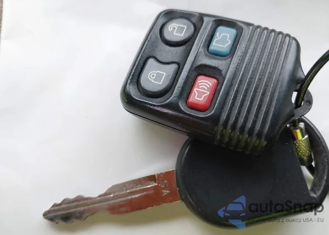 1FMEU7EE6AUA18872: 43807264