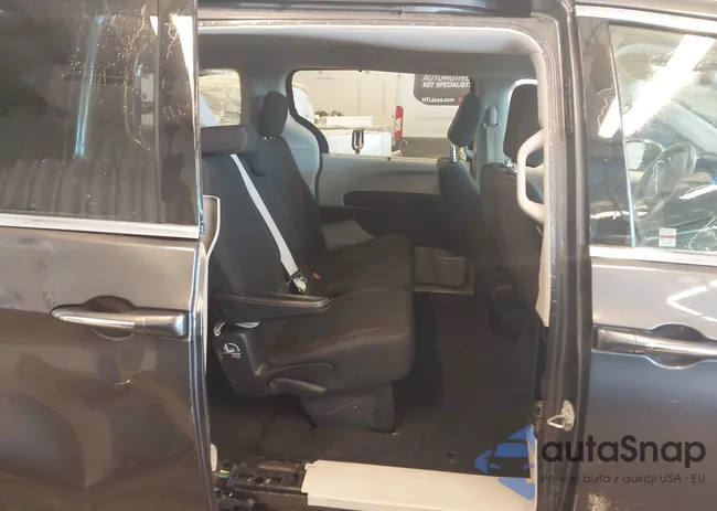 2C4RC1FG6JR294228: 43807367