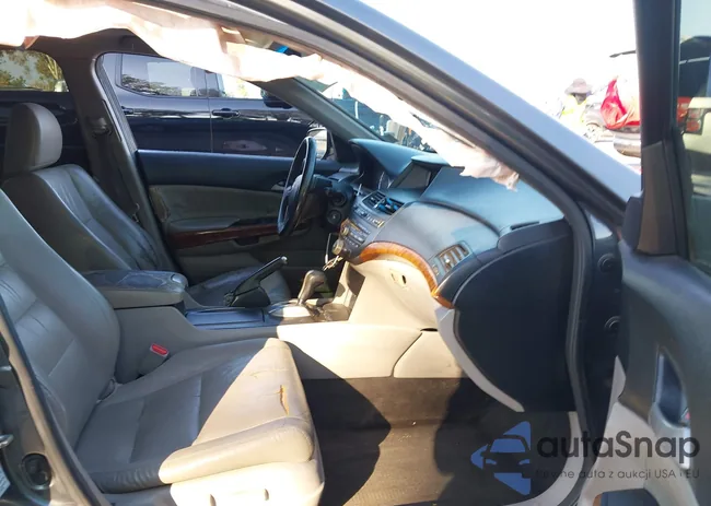 1HGCP3F88BA015318: 43806613