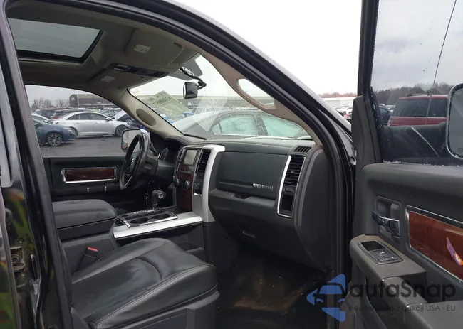 1D3HV13T49S760375: 43808057