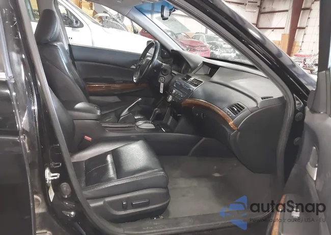 1HGCP2F8XBA080942: 43809315