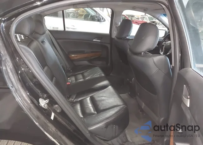 1HGCP2F8XBA080942: 43809315