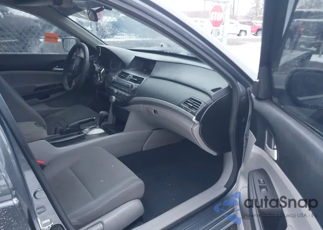 1HGCP2F49CA020231: 43808549