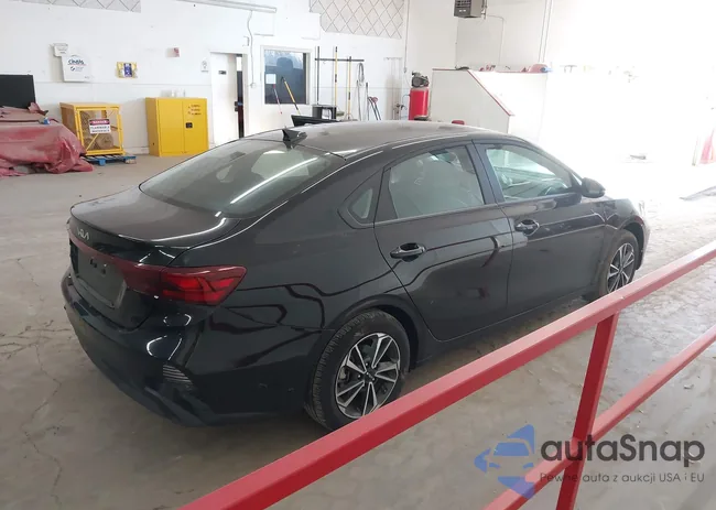 3KPF24AD4RE837156: 43808733