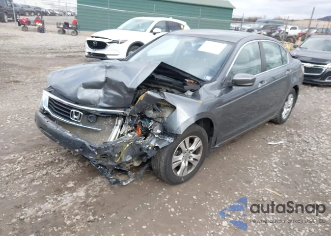 1HGCP2F49AA080880: 43808751