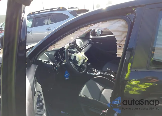 3MYDLBZV9GY102840: 43809980