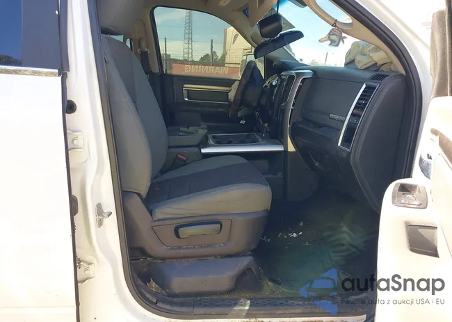 3C6UR5DL1HG759831: 43809802