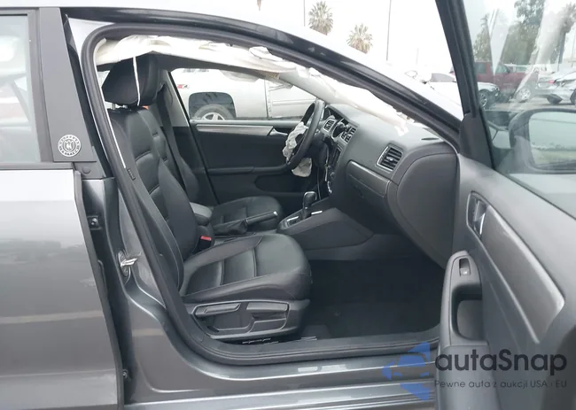 3VWDB7AJ1JM249415: 43810974