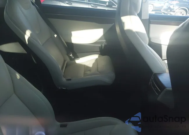 5YJXCBE48HF061283: 43811395