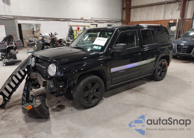 1C4NJPFA5GD774565: 43812352