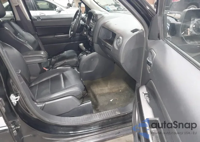 1C4NJPFA5GD774565: 43812352