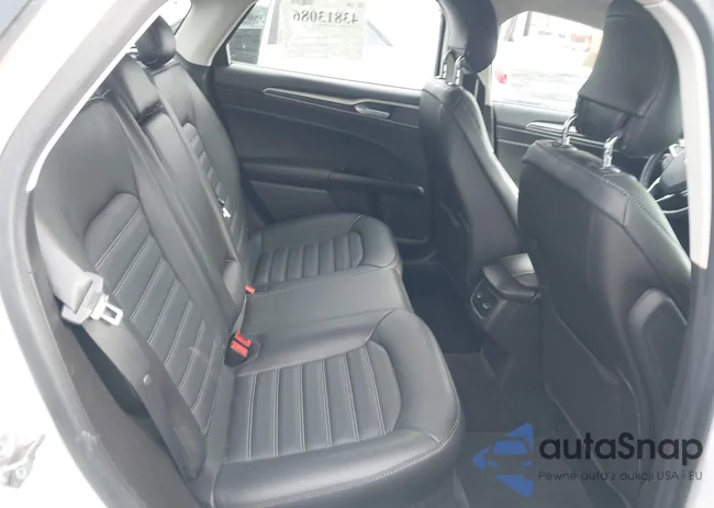 3FA6P0HD8FR111312: 43813086