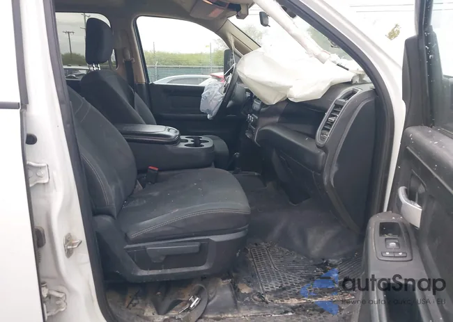 3C6UR5HL3KG582992: 43813121