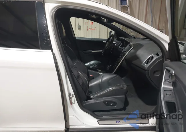 YV4902RH9F2574330: 43813333