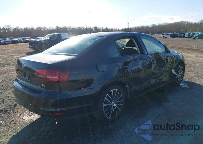 3VW2B7AJ5JM263907: 43813371