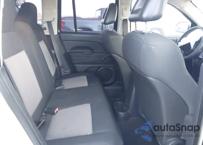 1J4FT47A49D128605: 43813440