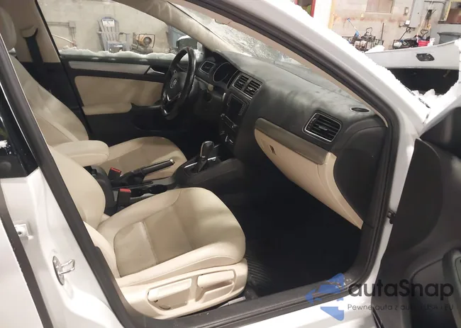 3VWDB7AJ9JM230210: 43812649