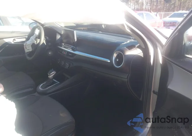 3KPF24AD3PE582075: 43813717