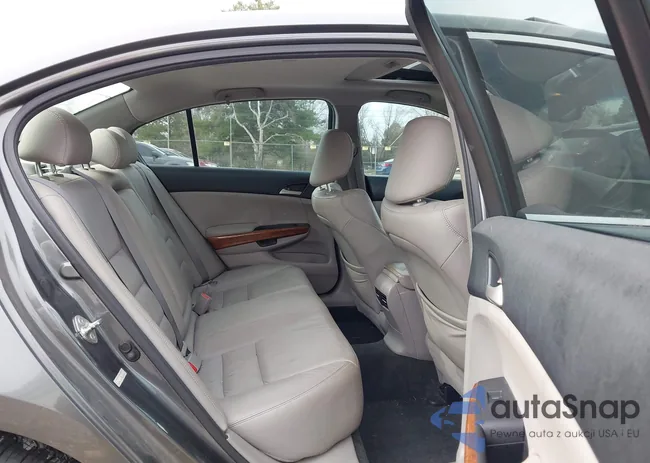 1HGCP3F8XBA012842: 43813829