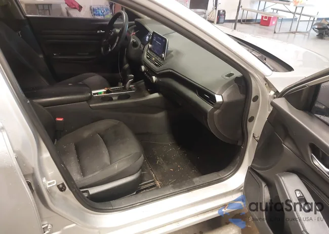 1N4BL4BV9LC130495: 43815158