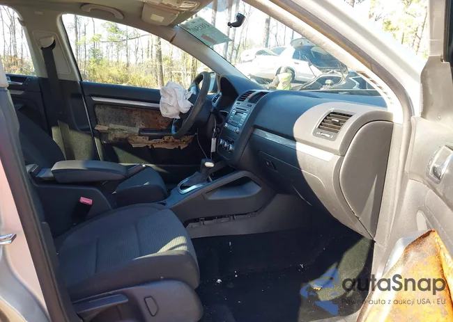 3VWJX7AJ0AM024259: 43815407