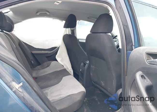 3VW2B7AJ5HM257275: 43816480