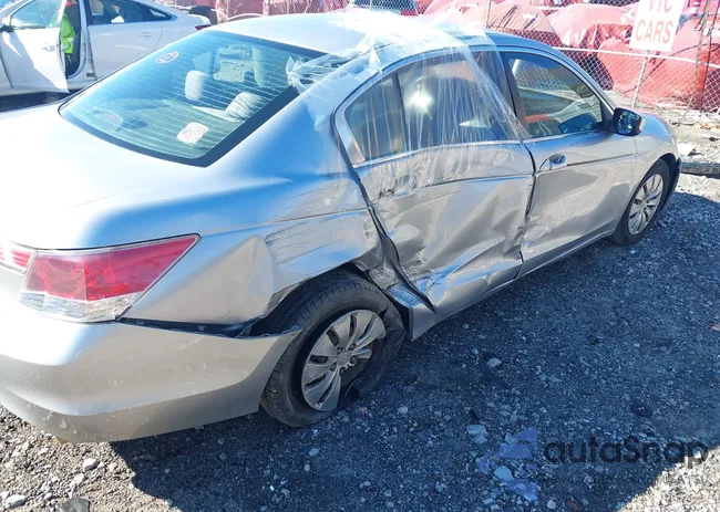 1HGCP2F38BA098215: 43815732