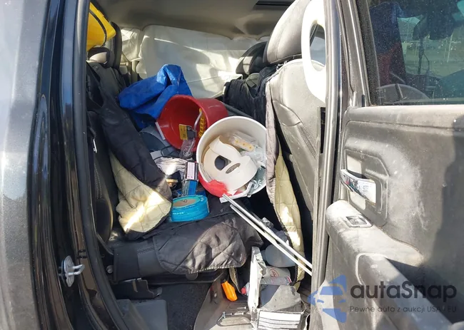 1C6RR7HT5JS116764: 43816927