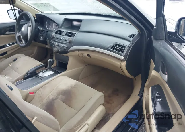 1HGCP2F43BA124714: 43817440