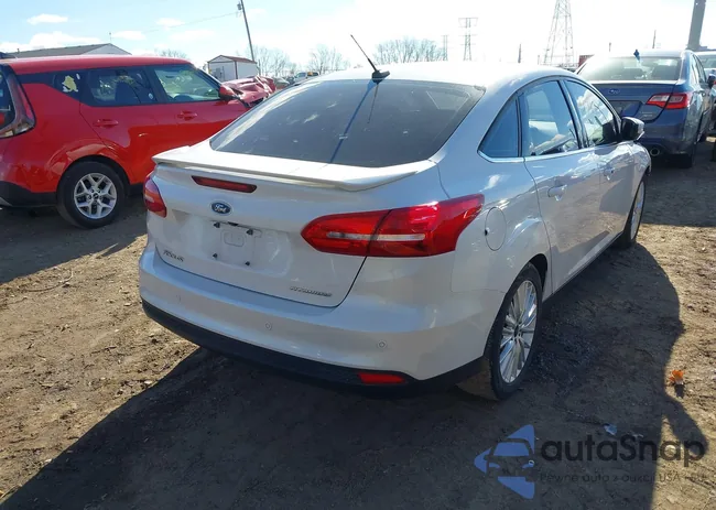 1FADP3J20JL229122: 43816763