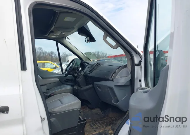 1FTYR2XM0HKA26952: 43817929