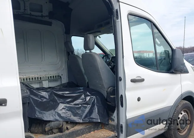 1FTYR2XM0HKA26952: 43817929