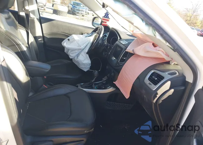 3C4NJDBB9JT266761: 43818331