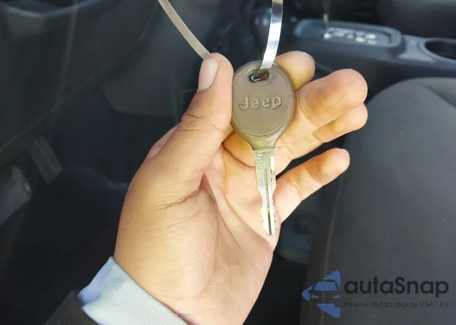 1C4BJWDG2JL827675: 43817520