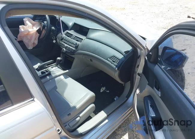 1HGCP2F39BA059357: 43819075