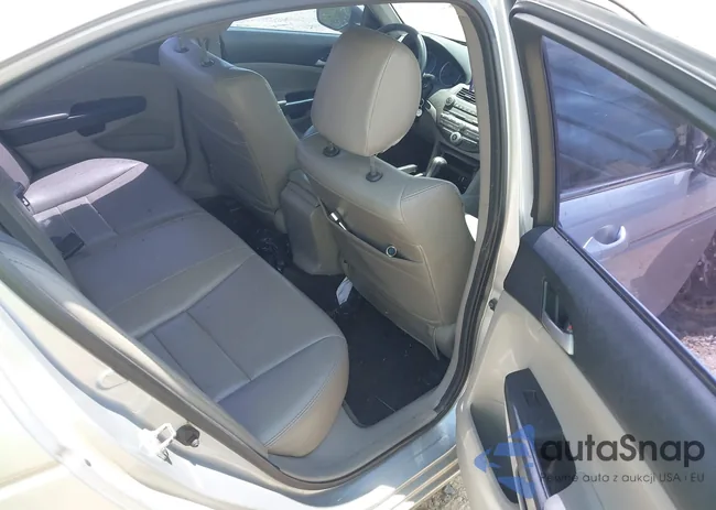 1HGCP2F39BA059357: 43819075