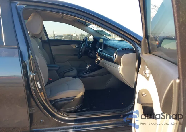 3KPF24AD2ME299257: 43818529