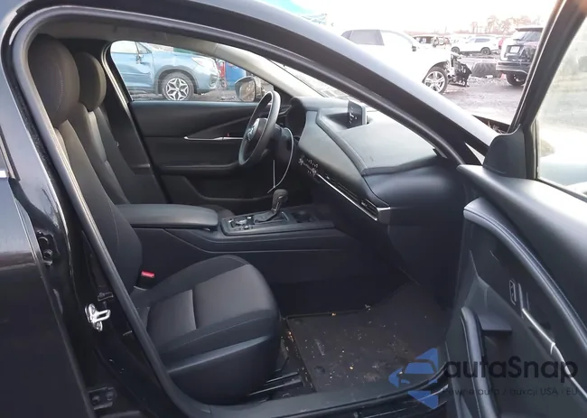 3MVDMBAL1NM423084: 43818556