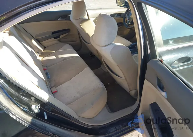 1HGCP26499A176858: 43818817