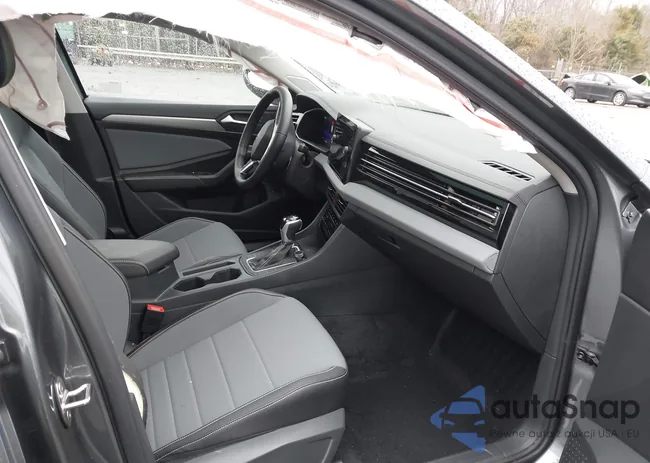 3VW7X7BU5SM004884: 43818902