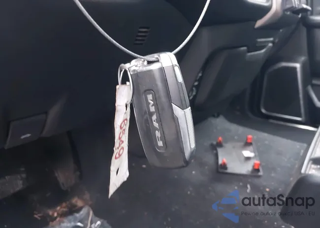 3C6UR5FL8NG417673: 43819932