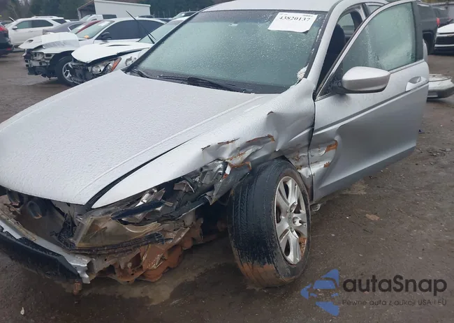 1HGCP2F40AA159497: 43820137