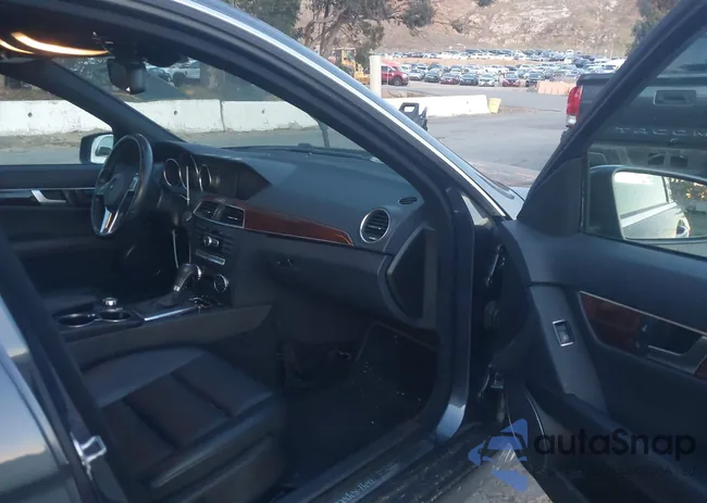 WDDGF4HB3EA962844: 43821505